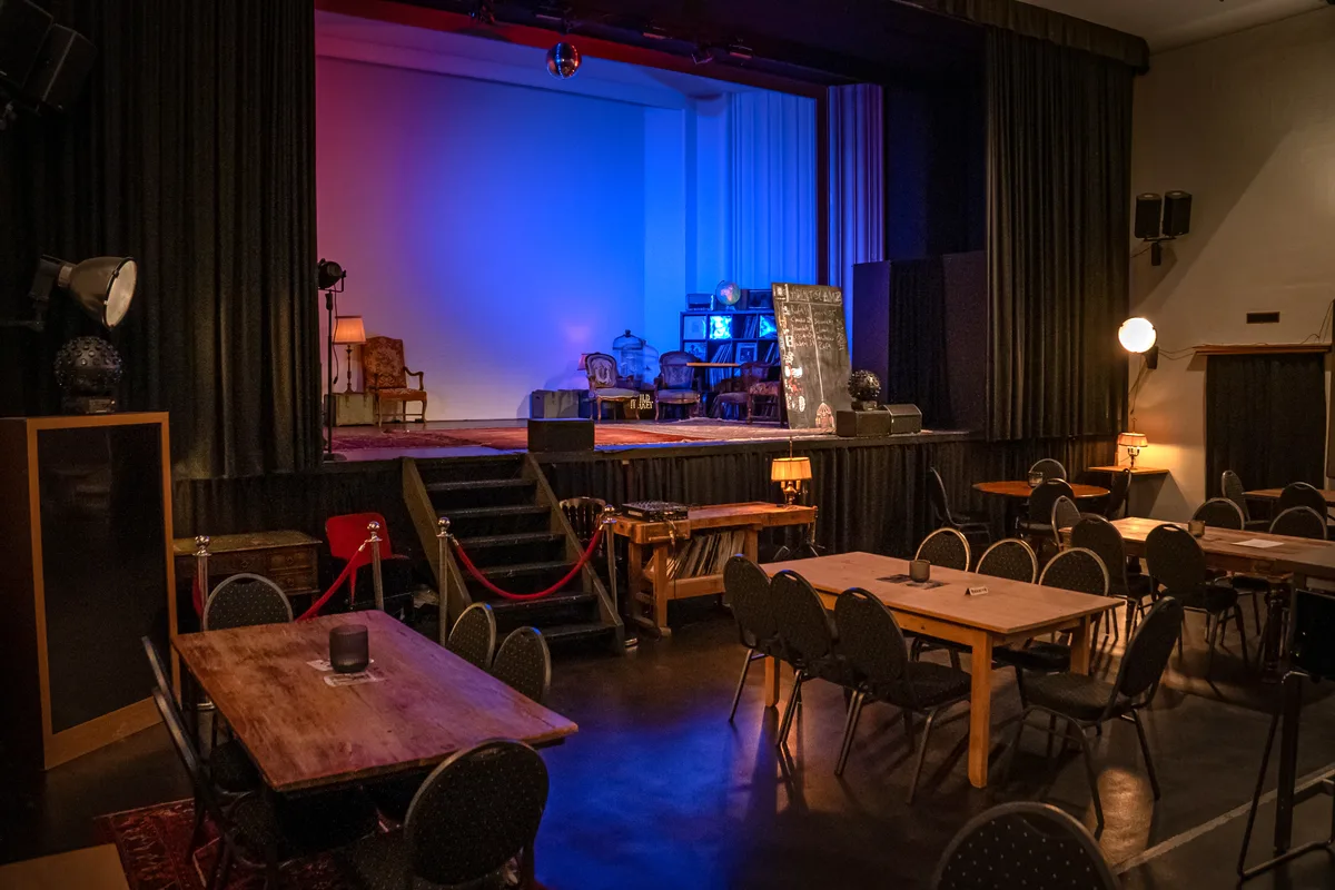 Darum braucht das «Wohnzimmer für Kultur» eine neue Unterkunft in Pfäffikon. Nova Theater in Pfäffikon soll Neubau weichen, nun hat sich auch der Heimatschutz eingeschaltet. Auf den Bildern sind Radi und Claudi. Radoslav Bijelic und Claudia Grau.
